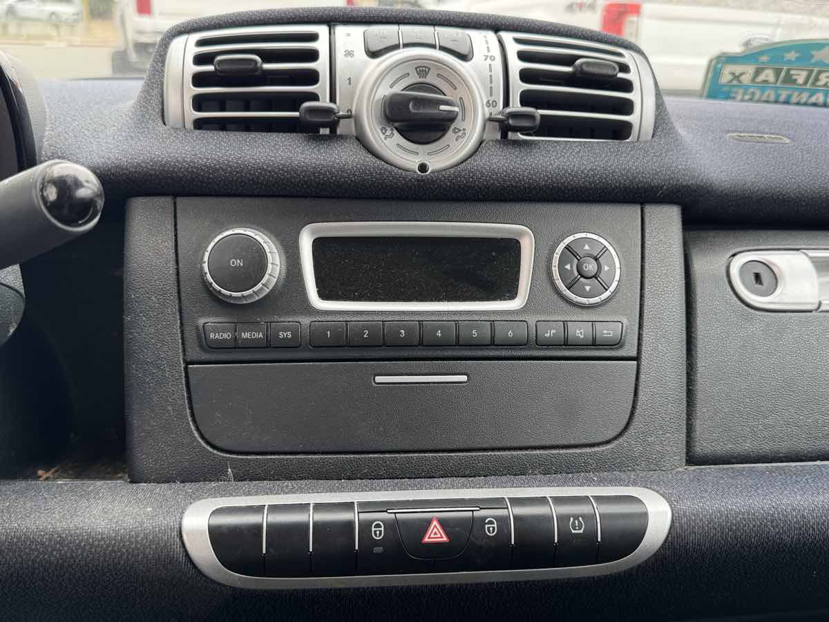 Used 2013 smart fortwo pure RWD image 22