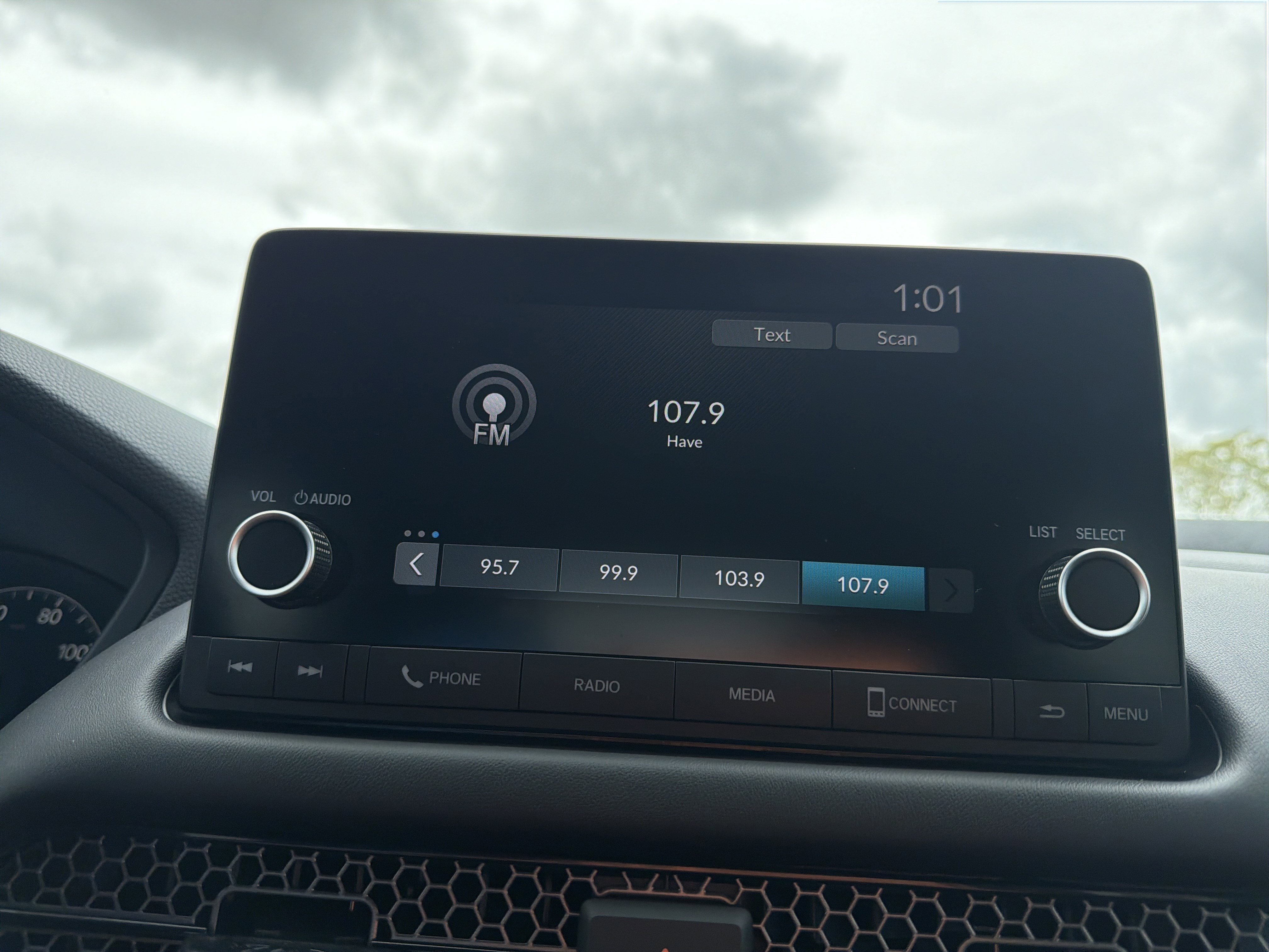 Certified 2025 Honda HR-V Sport image 29