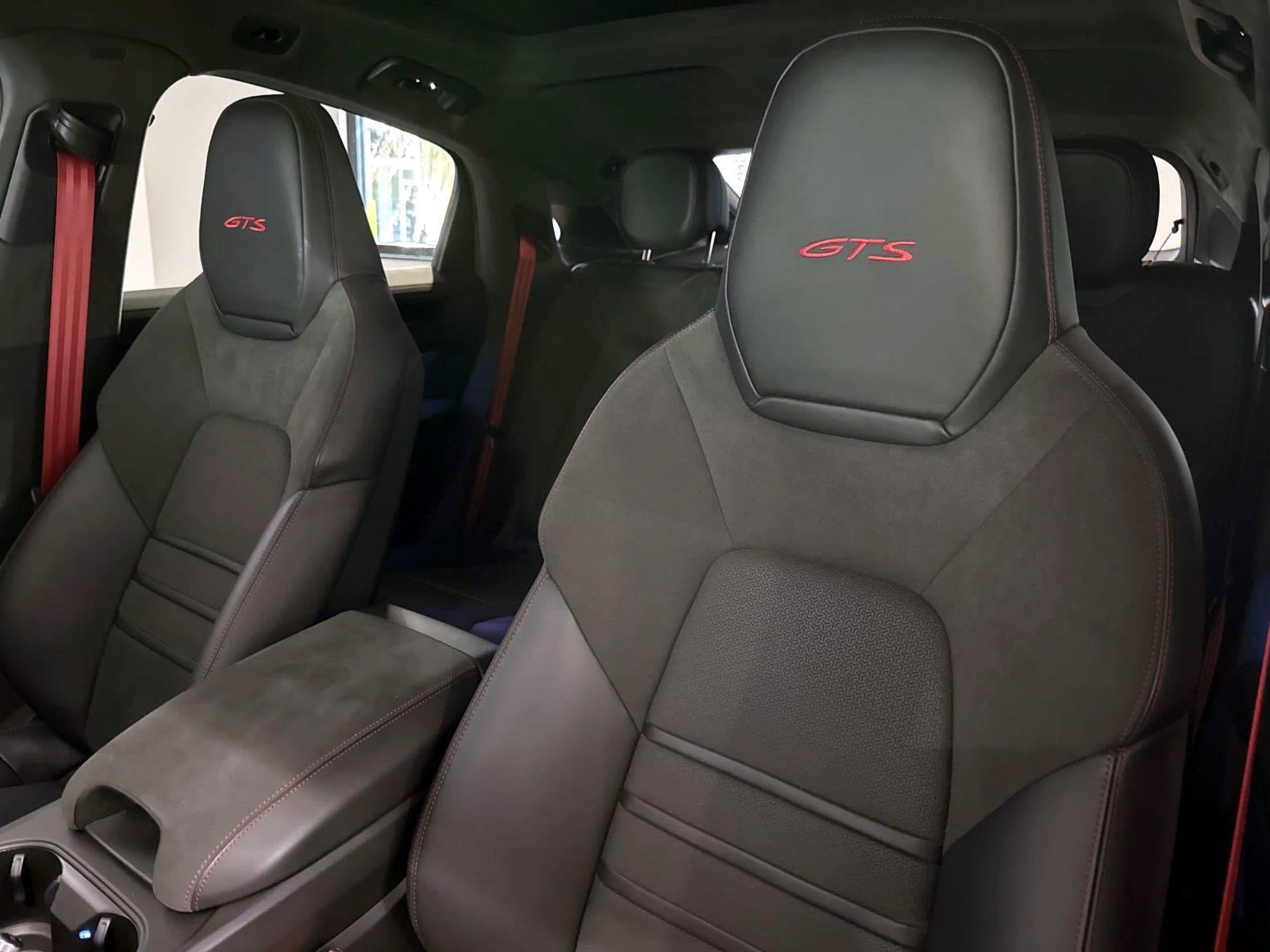Used 2025 Porsche Cayenne GTS AWD/4WD image 22