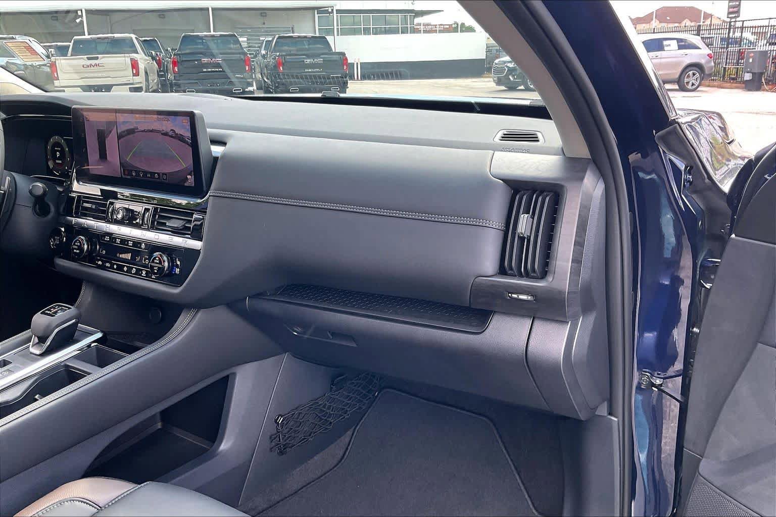 Used 2026 Nissan Pathfinder Platinum FWD image 19