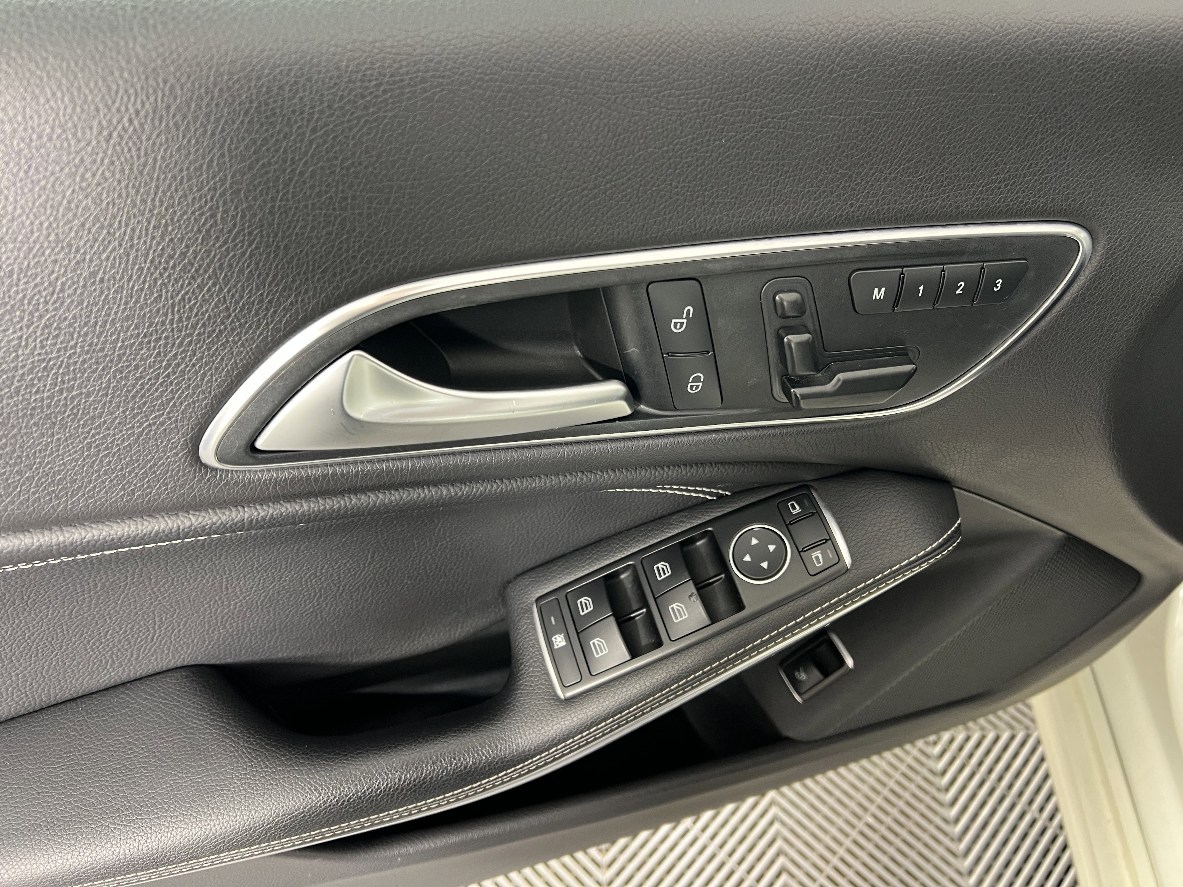 Used 2015 Mercedes-Benz CLA 250 4MATIC image 17