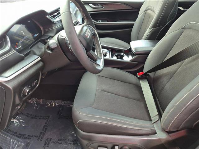 Used 2023 Jeep Grand Cherokee Laredo w/ Trailer Tow Prep Group (B) AWD/4WD image 18