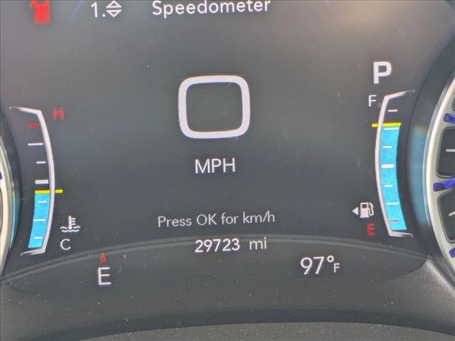 Used 2023 Chrysler Pacifica Touring-L FWD image 11