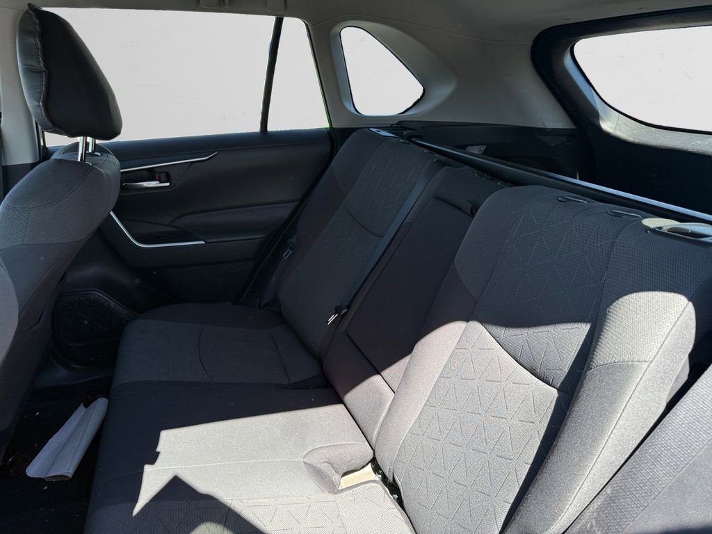 Used 2021 Toyota RAV4 XLE AWD/4WD image 14