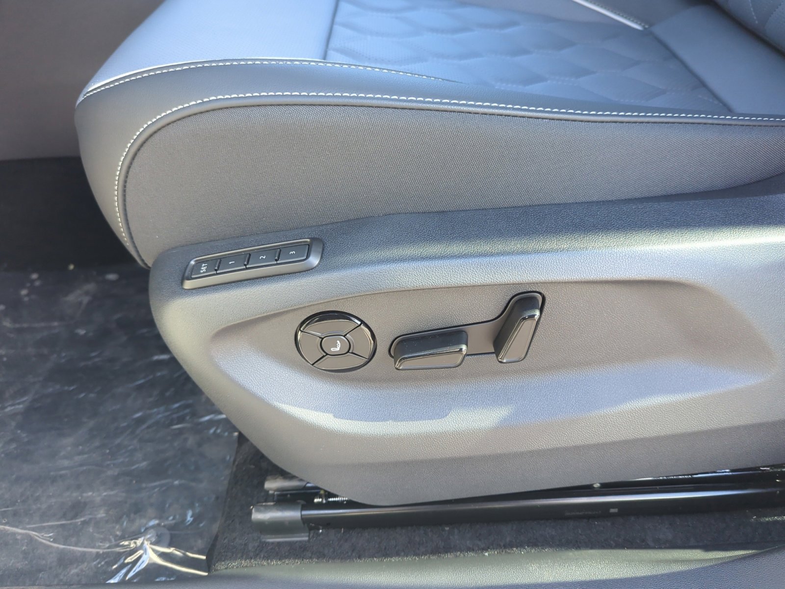 New 2026 Volkswagen Tiguan SEL R-Line image 14