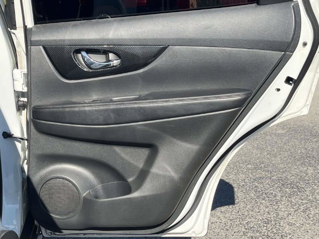 Used 2017 Nissan Rogue SL w/ SL Premium Package FWD image 24