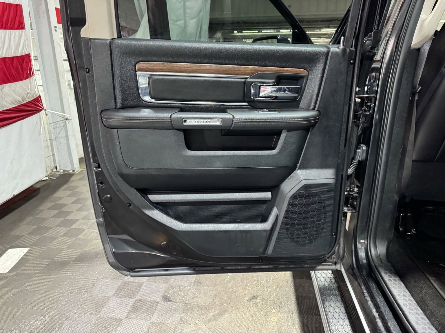 Used 2017 RAM 1500 Laramie w/ Convenience Group image 10