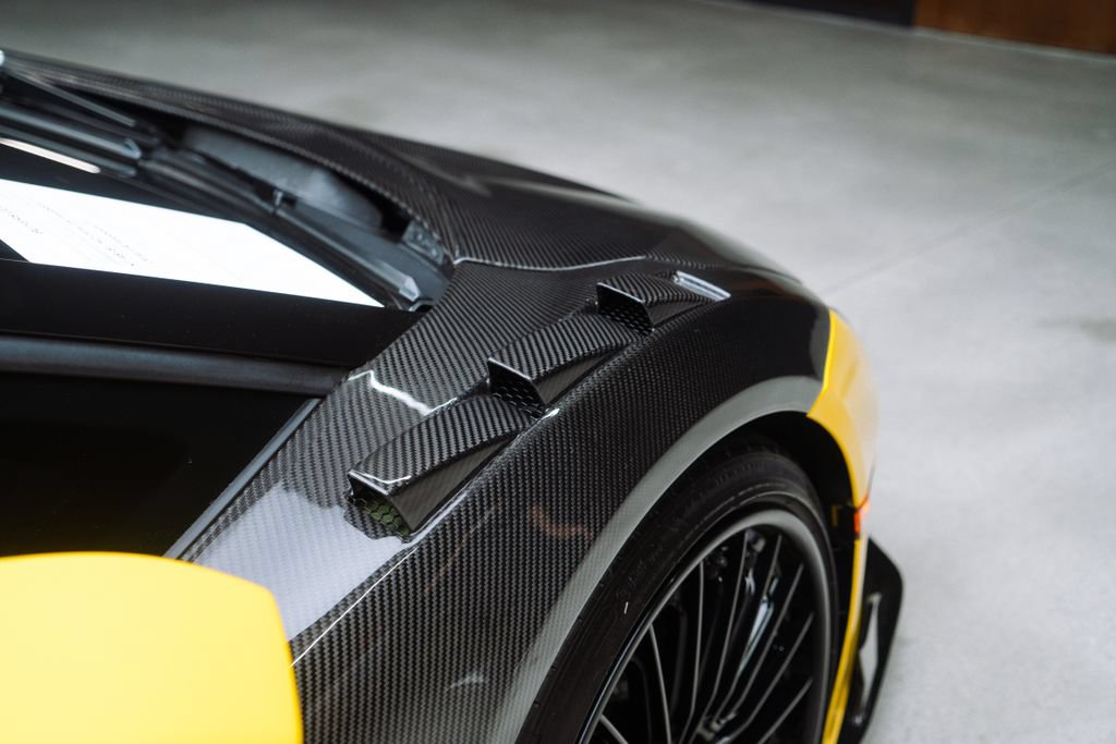 Used 2024 Lamborghini Revuelto AWD/4WD image 17