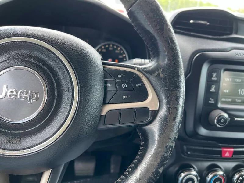 Used 2015 Jeep Renegade Latitude FWD image 22