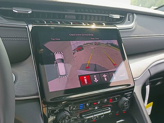 New 2025 Jeep Grand Cherokee Limited w/ Luxury Tech Group II AWD/4WD image 14