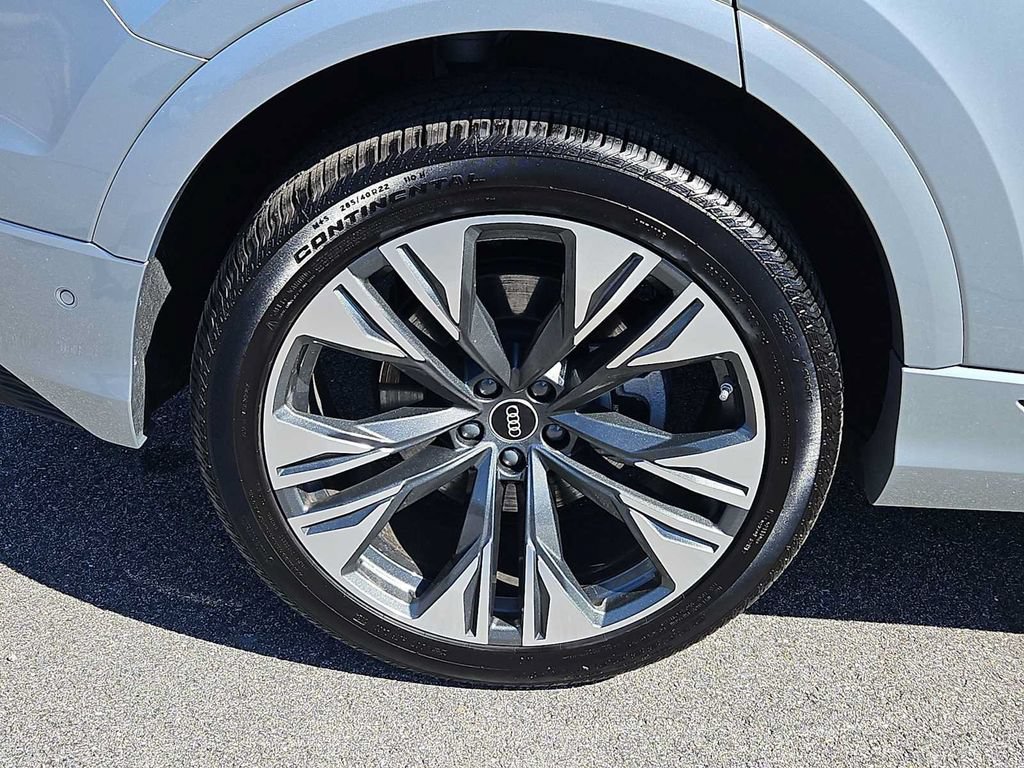 Certified 2025 Audi Q8 Premium AWD/4WD image 8