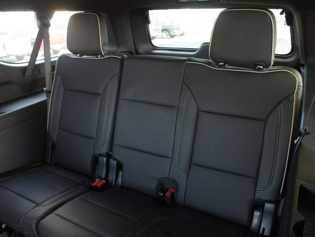 New 2025 Chevrolet Suburban Premier RWD image 9