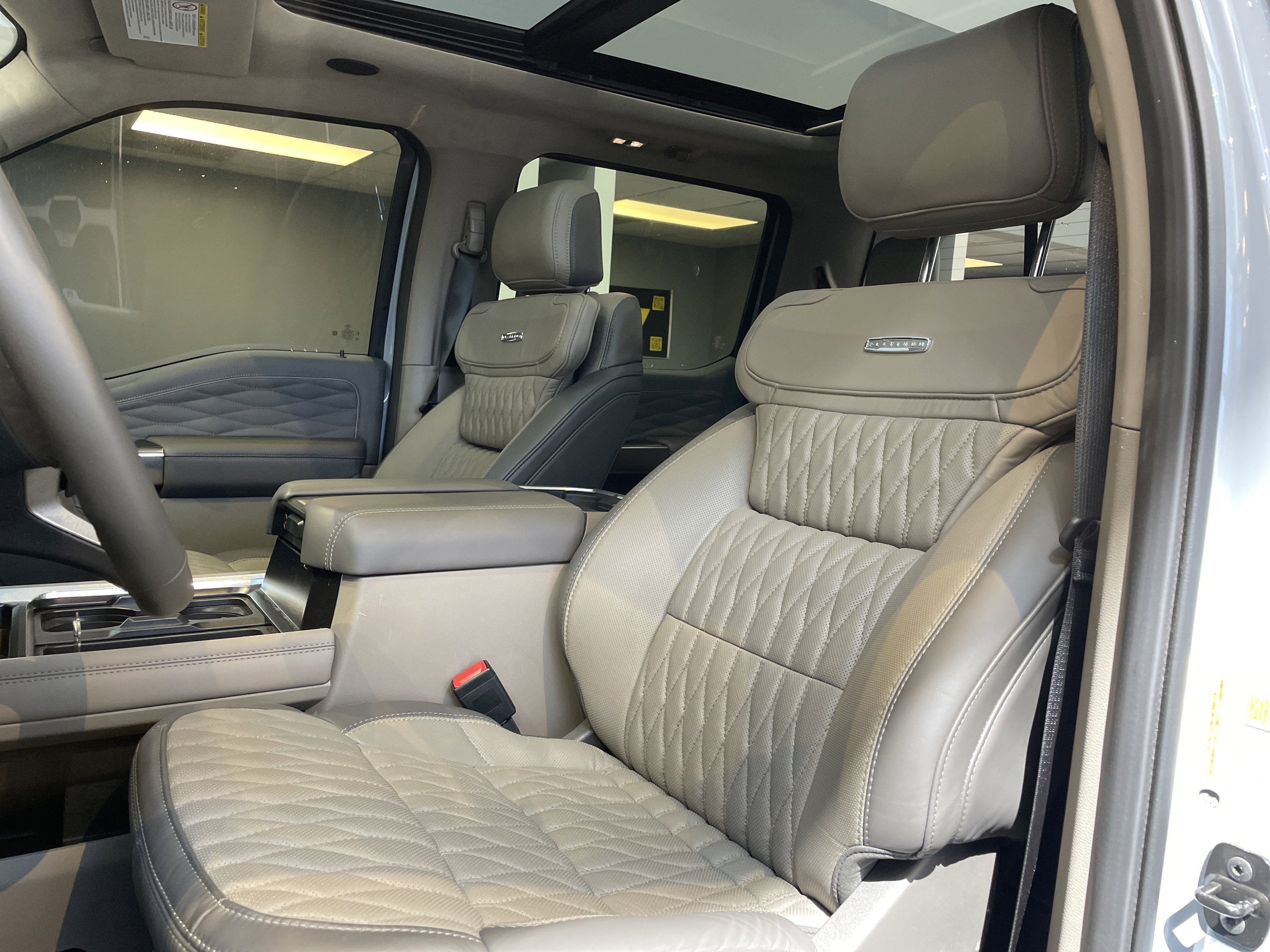 Used 2025 Ford F450 Platinum w/ Platinum Plus Package image 17