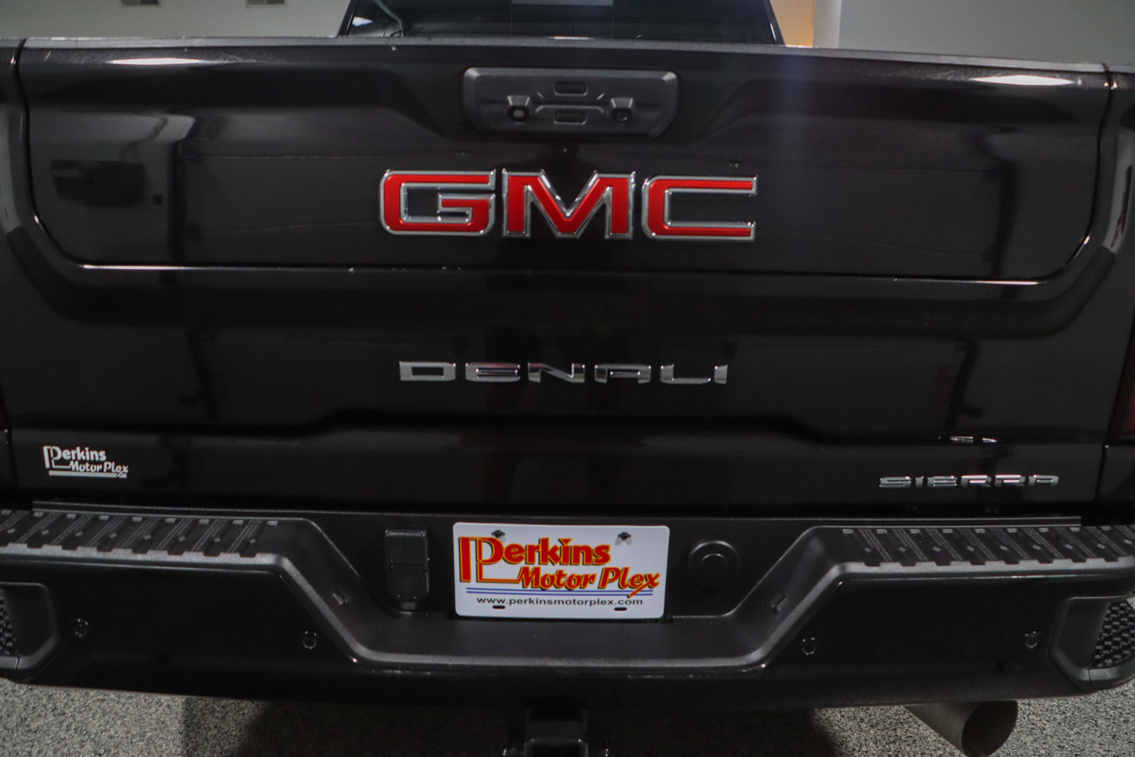 Used 2023 GMC Sierra 2500 Denali w/ Denali Ultimate Package image 8