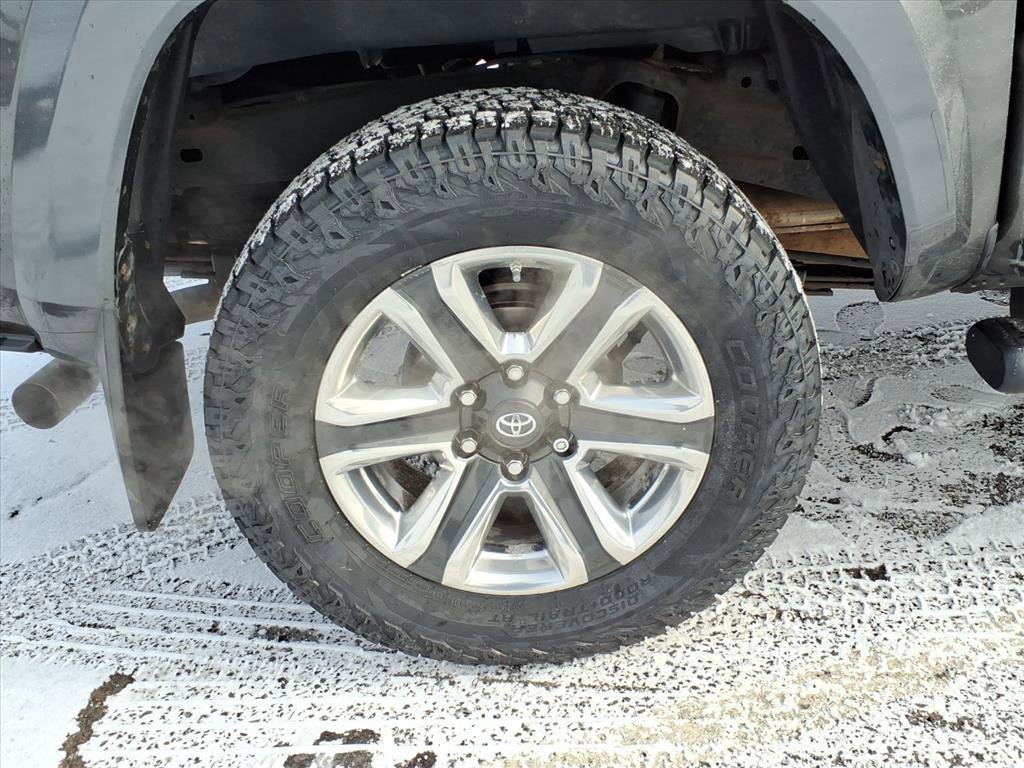 Used 2017 Toyota Tacoma Limited image 8