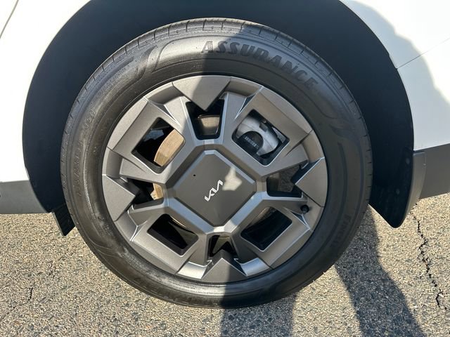 Used 2026 Kia Carnival EX image 15