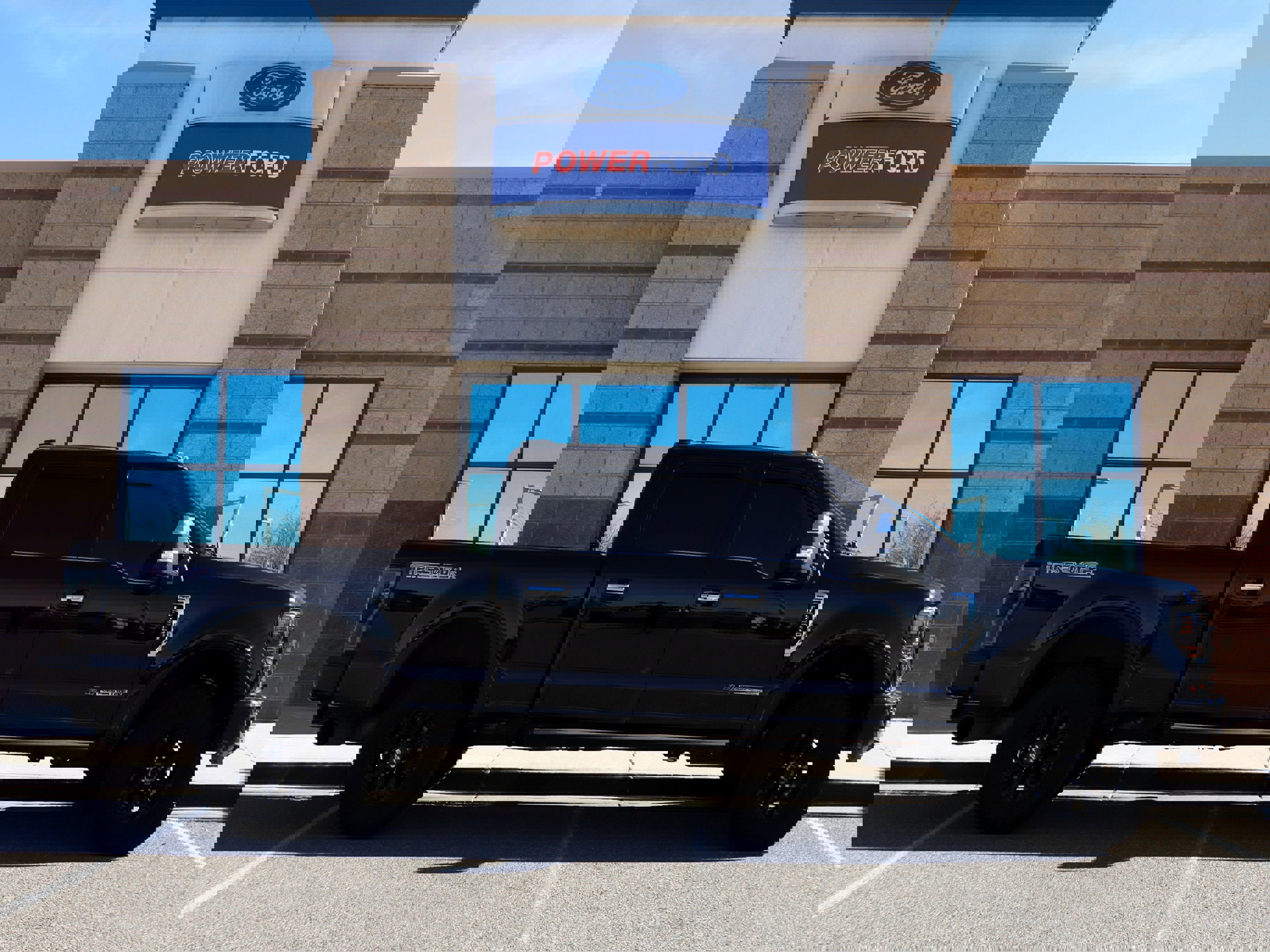 Used 2022 Ford F350 Platinum w/ Tremor Off-Road Package image 5