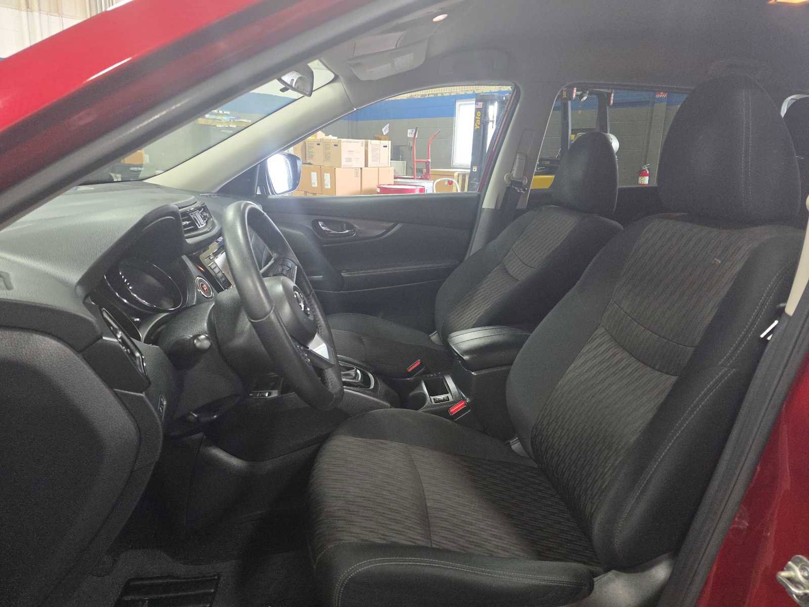 Used 2020 Nissan Rogue SV w/ Premium Package image 10