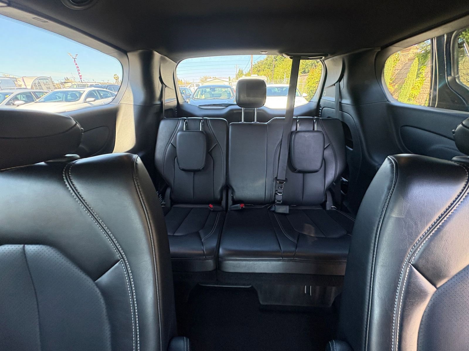 Used 2025 Chrysler Pacifica Select image 31