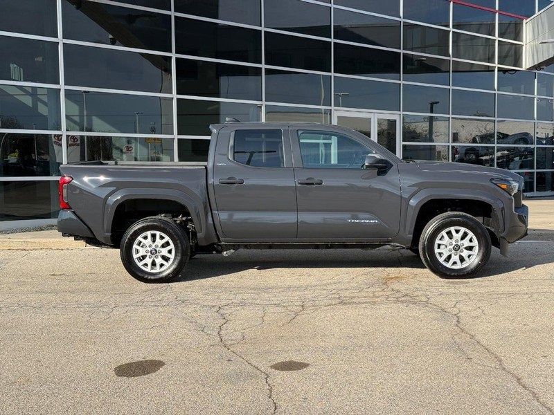 Used 2025 Toyota Tacoma SR5 image 2