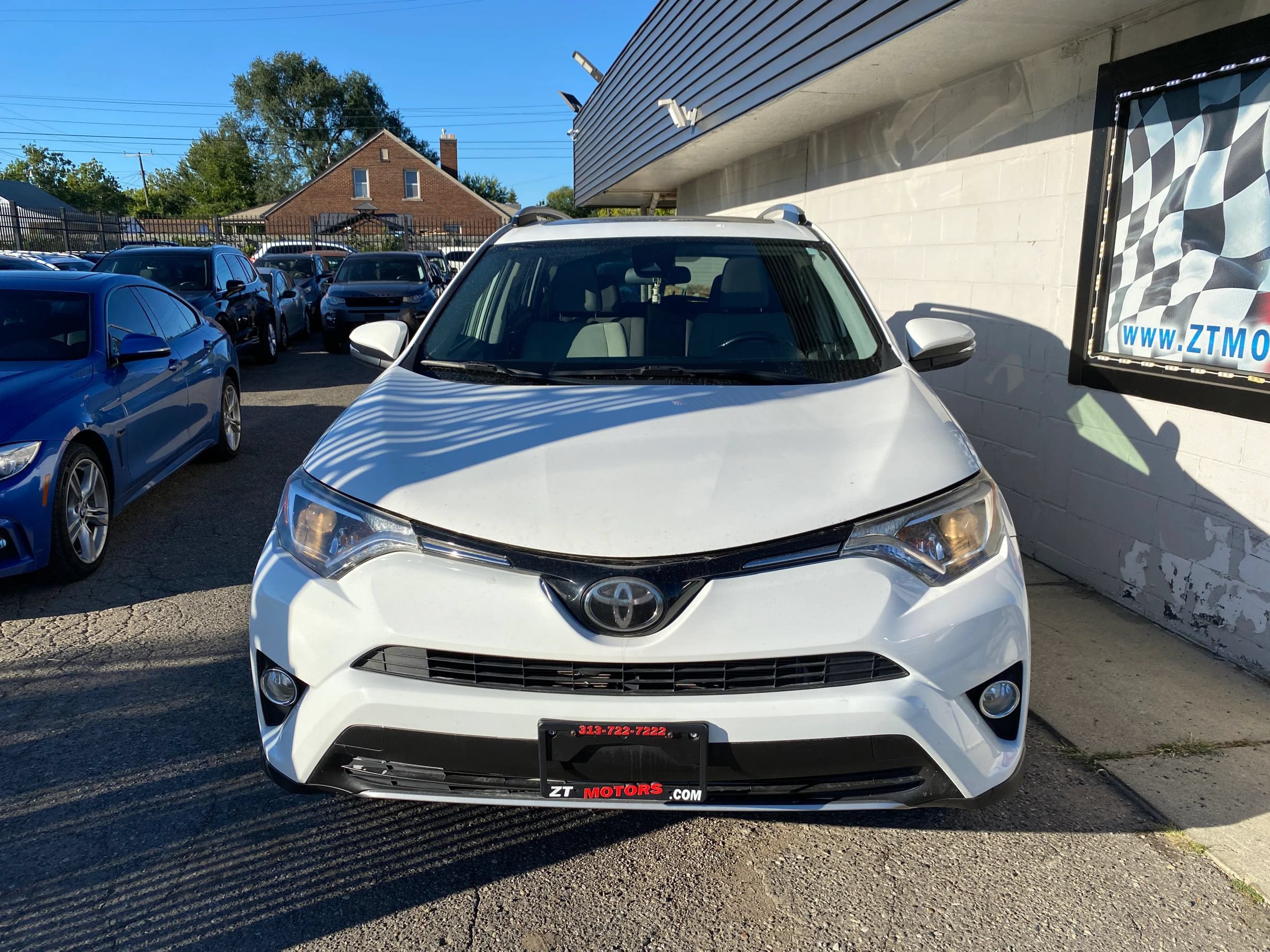 Used 2017 Toyota RAV4 XLE AWD/4WD image 5