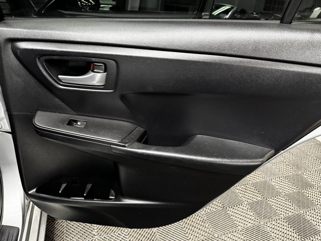 Used 2017 Toyota Camry SE FWD image 47