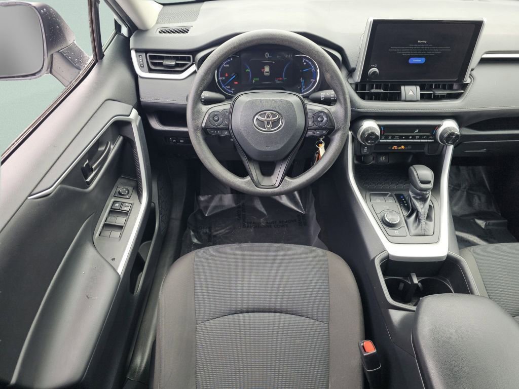 Used 2024 Toyota RAV4 LE AWD/4WD image 4