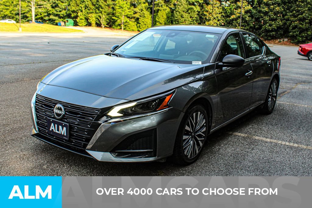 Used 2025 Nissan Altima 2.5 SV FWD image 3