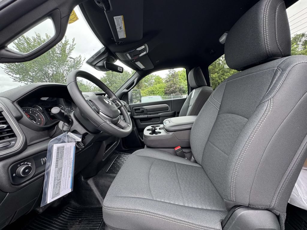 New 2025 RAM 3500 Tradesman AWD/4WD image 12