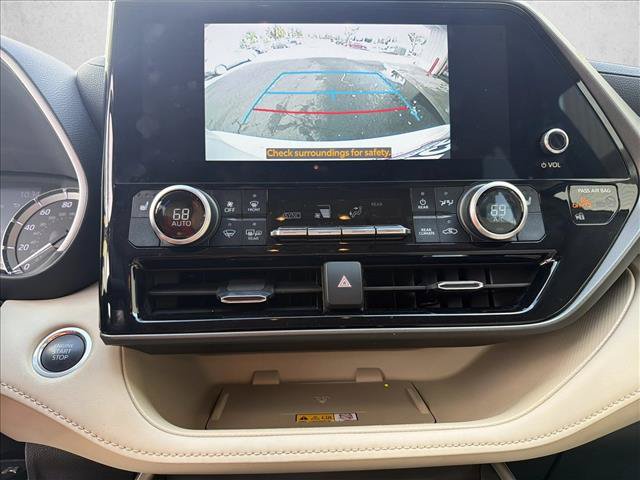 Used 2024 Toyota Highlander XLE AWD/4WD image 20