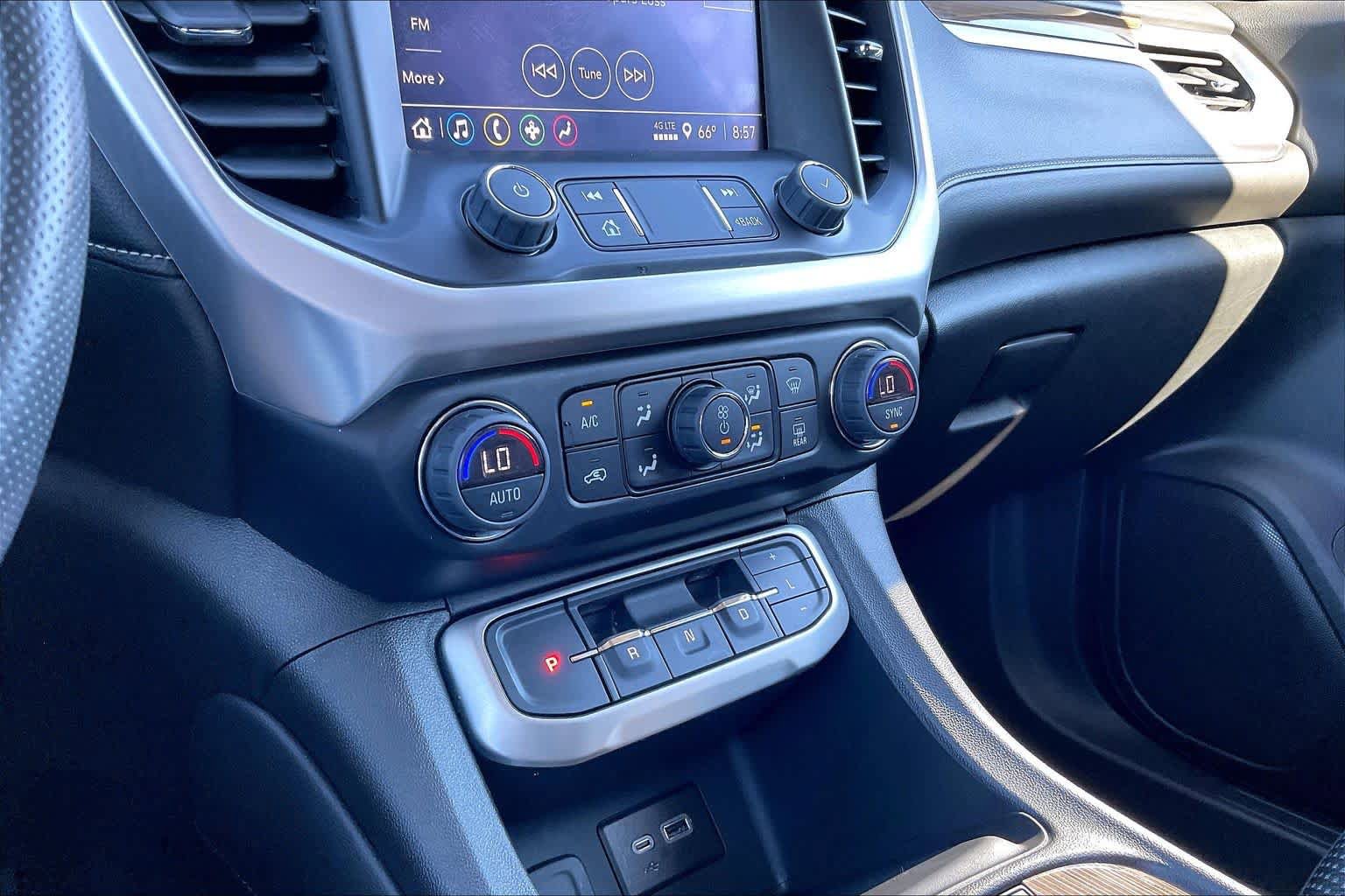 Used 2023 GMC Acadia SLE FWD image 33