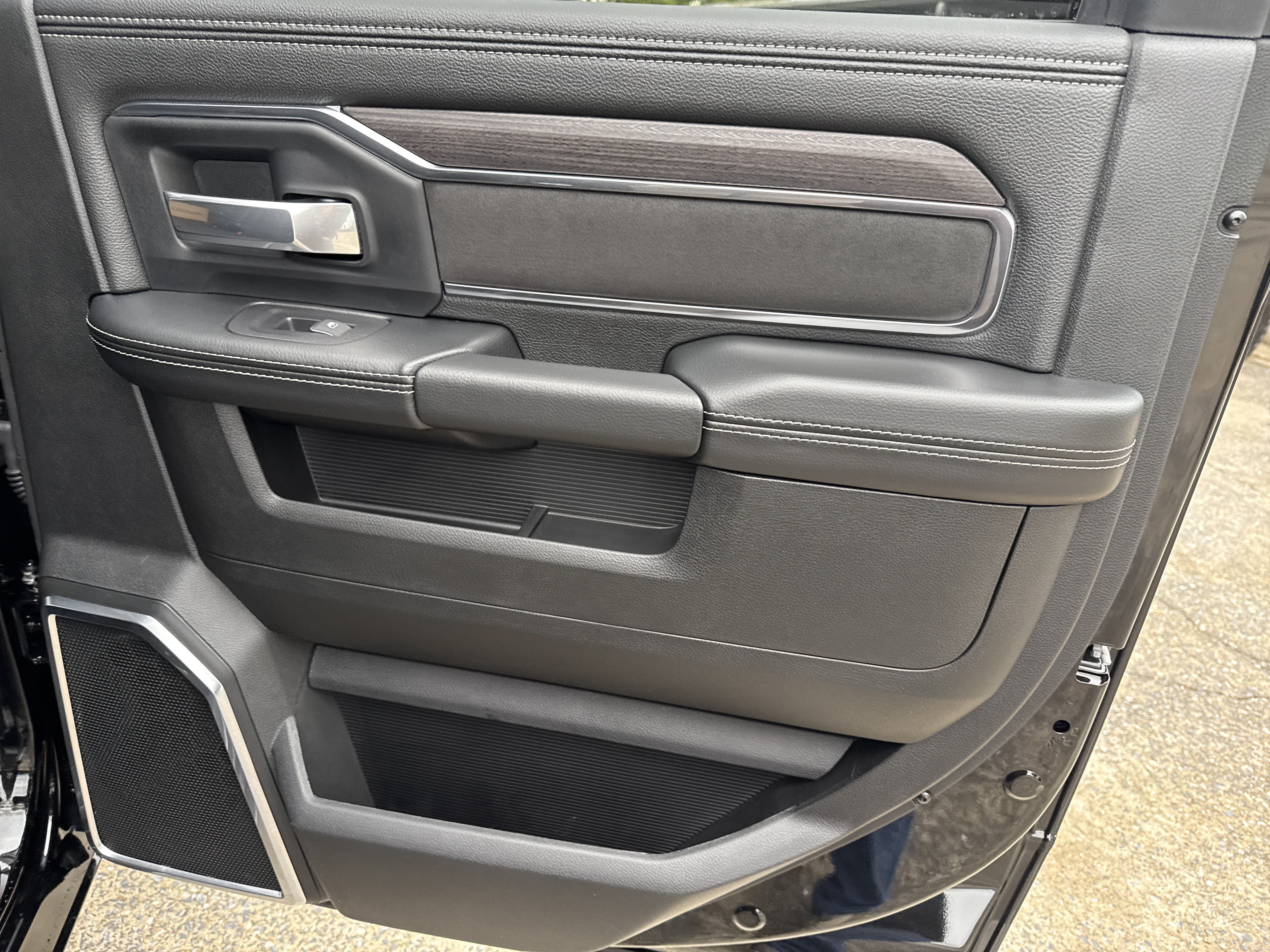 New 2025 RAM 2500 Laramie w/ Towing Technology Group AWD/4WD image 18