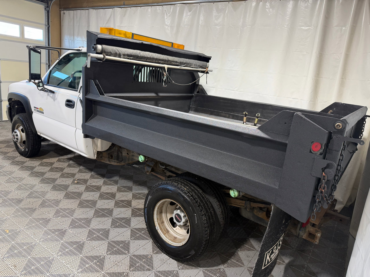 Used 2004 GMC Sierra 3500 W/T w/ Heavy-Duty Power Package image 7