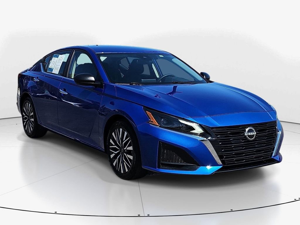 Used 2025 Nissan Altima 2.5 SV image 2
