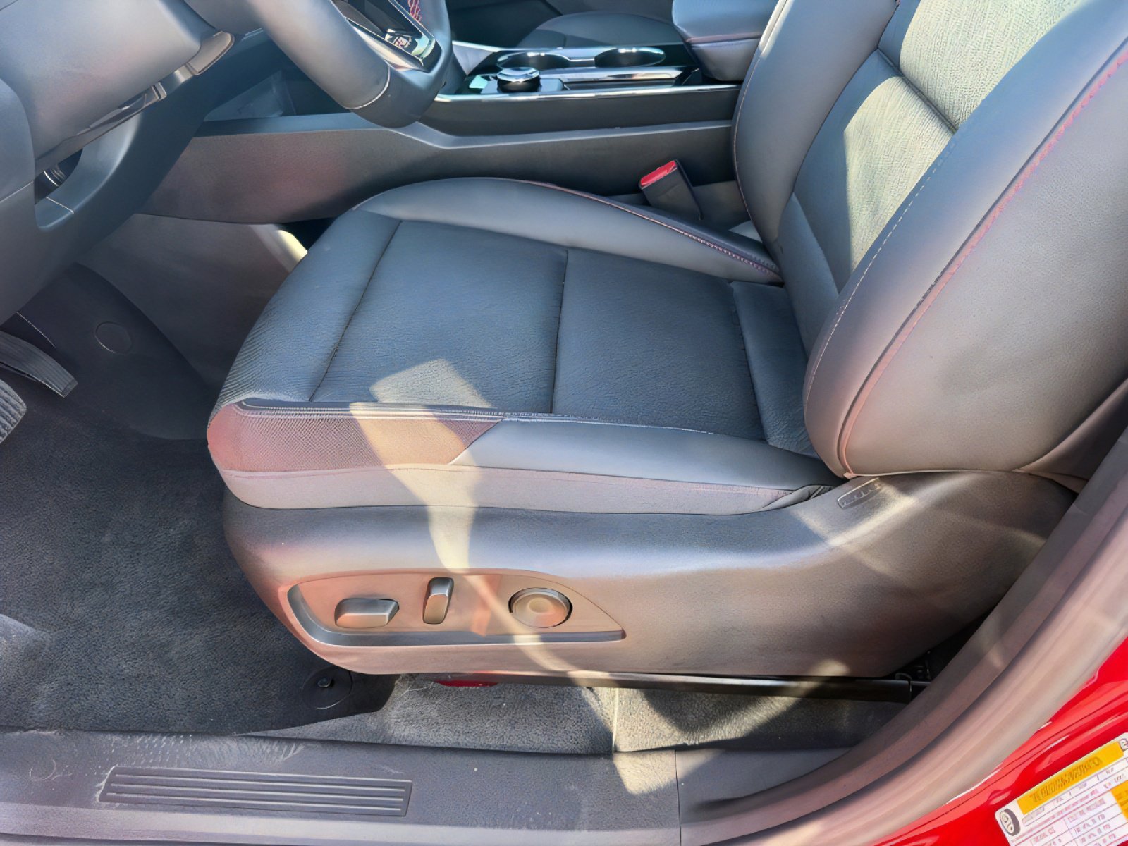 Used 2025 Chevrolet Equinox RS w/ Convenience Package III image 11