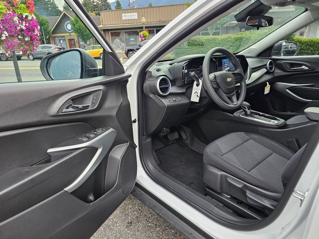 New 2026 Chevrolet Trax LS FWD image 22