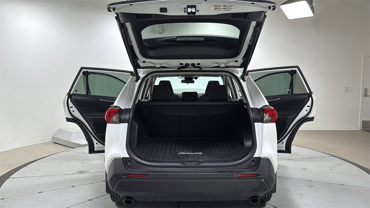 Used 2022 Toyota RAV4 XLE image 16