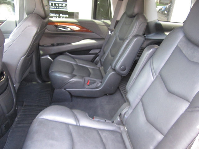 Used 2018 Cadillac Escalade Luxury w/ LPO, Radiant Package image 9