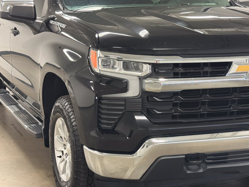 Used 2023 Chevrolet Silverado 1500 LT w/ Protection Package AWD/4WD image 5