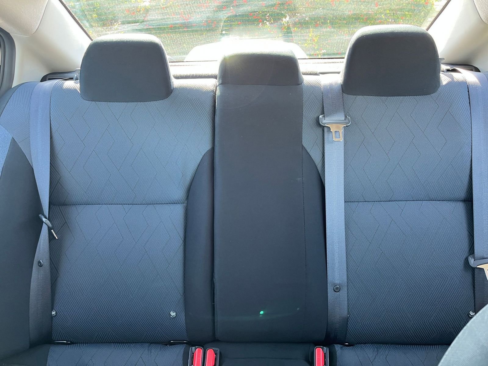 Used 2025 Nissan Versa SV FWD image 38