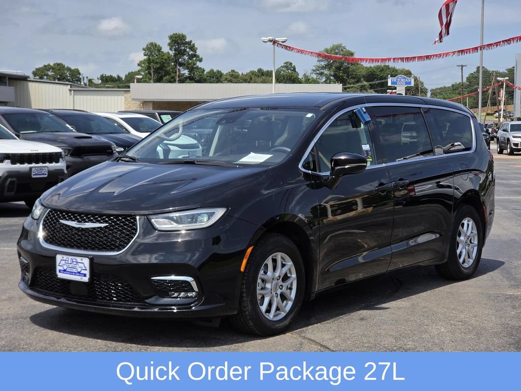 Used 2024 Chrysler Pacifica Touring-L FWD video 3