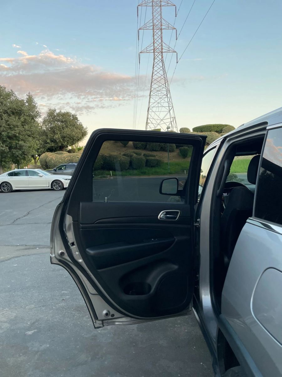 Used 2018 Jeep Grand Cherokee Laredo image 7