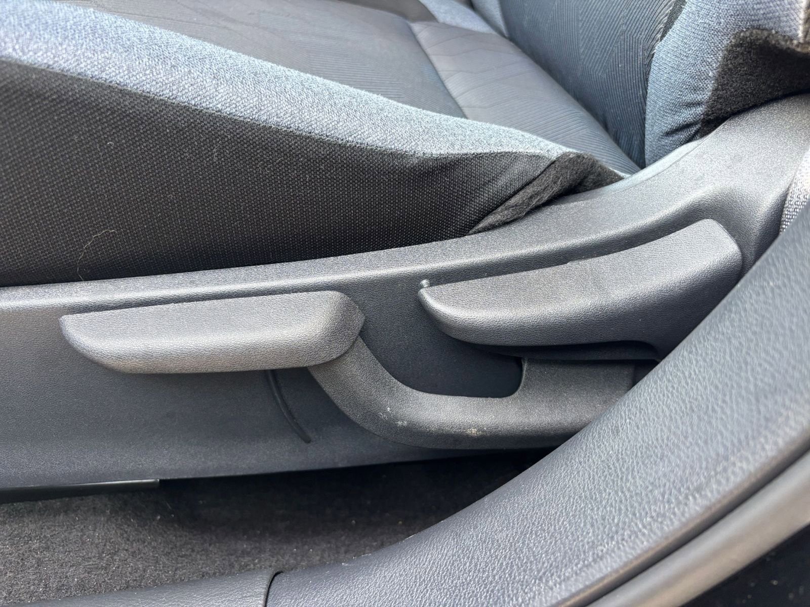 Used 2025 Nissan Versa SV image 22