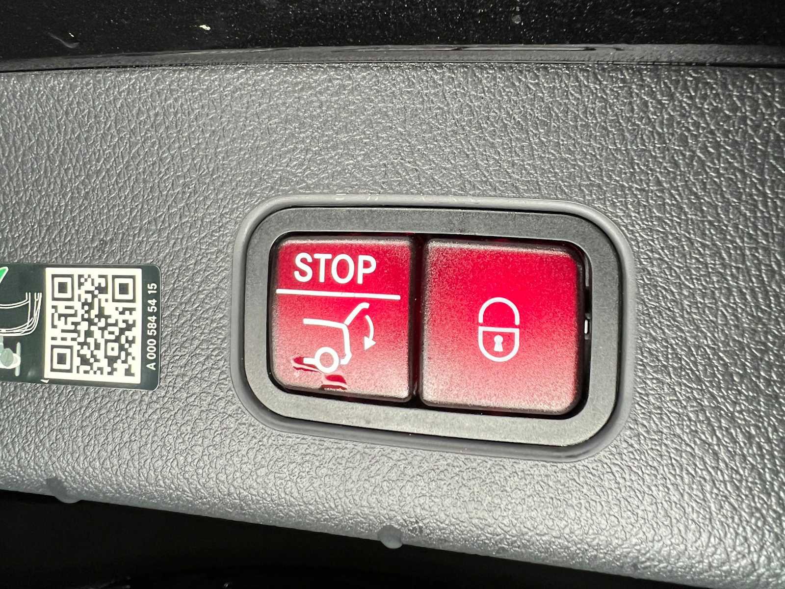 Used 2024 Mercedes-Benz GLC 300 4MATIC image 17