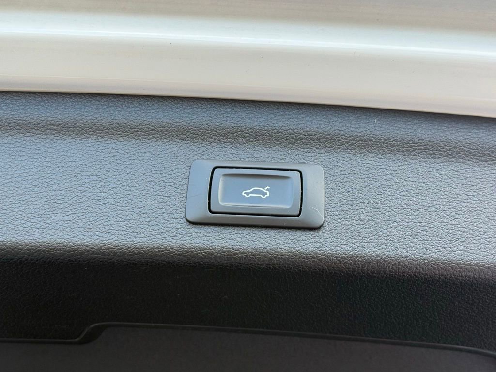 Used 2020 Audi Q3 2.0T Premium image 19