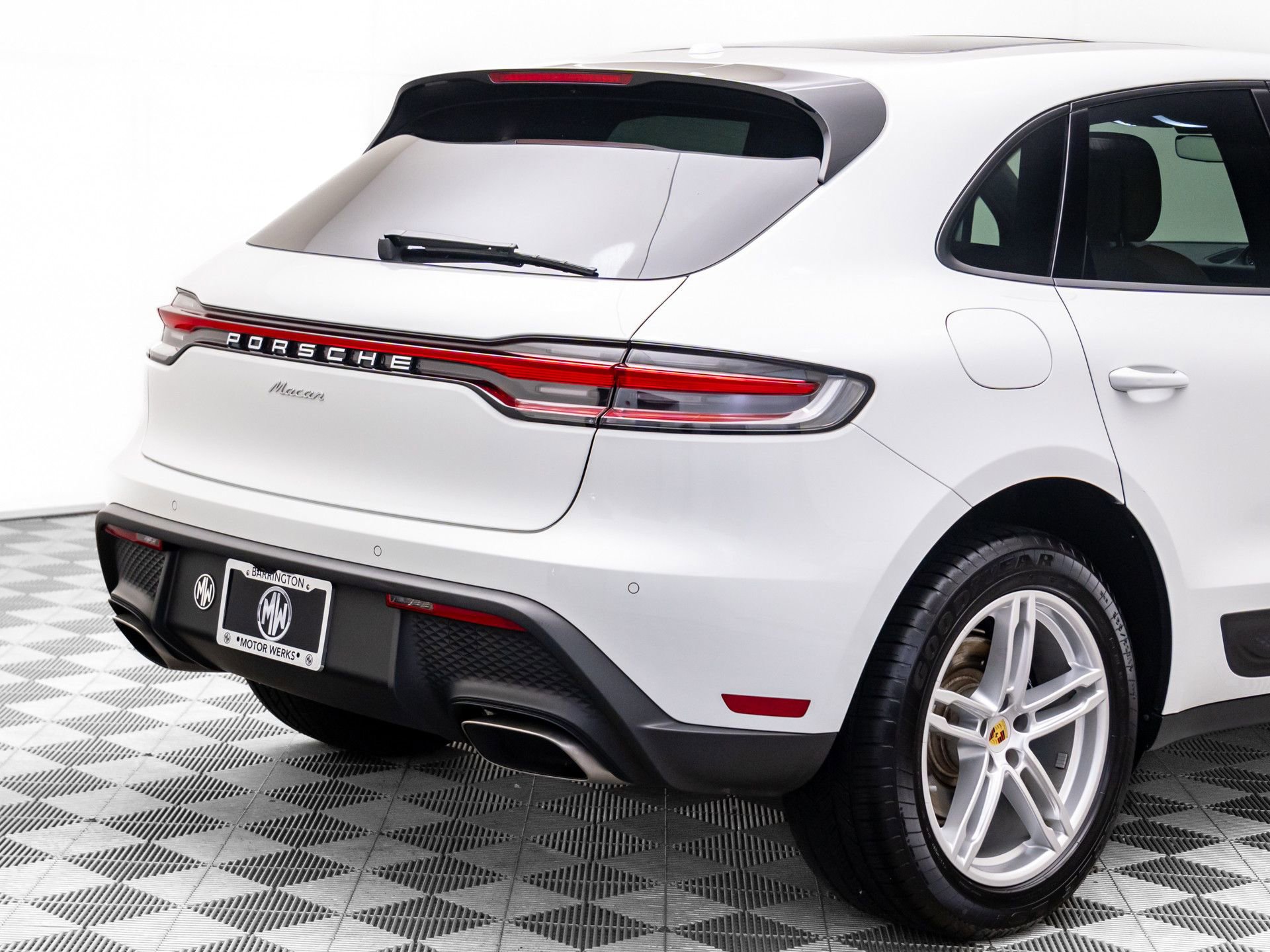 Certified 2025 Porsche Macan image 29
