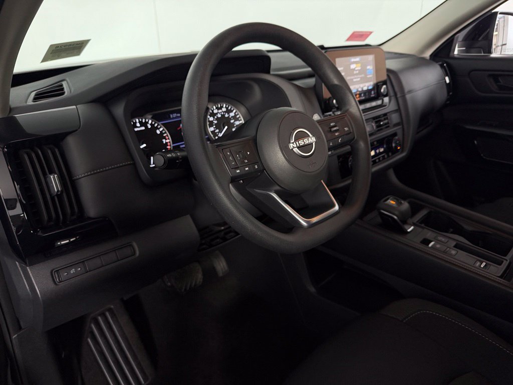 Used 2025 Nissan Pathfinder S FWD image 20