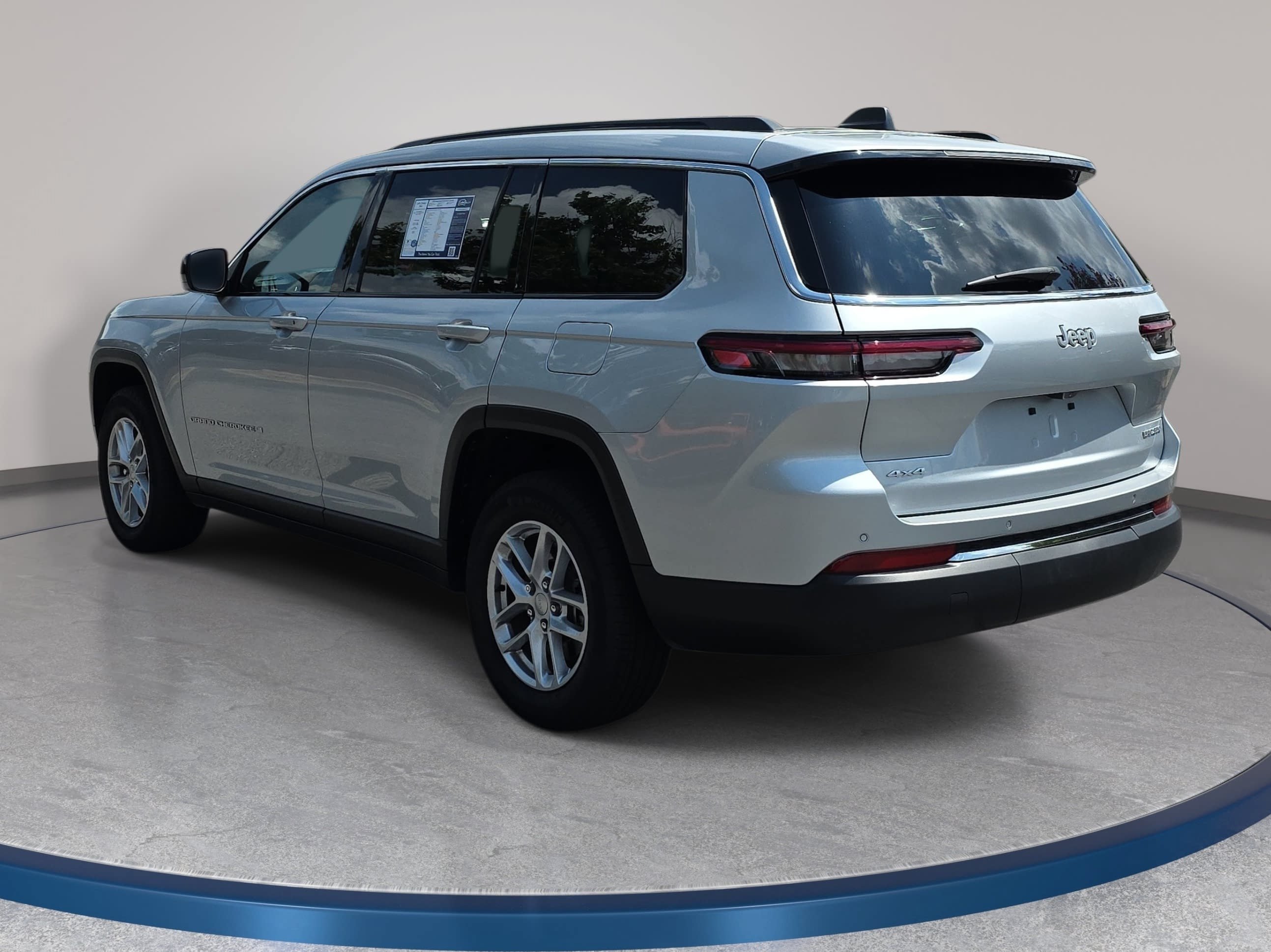 Used 2025 Jeep Grand Cherokee L Laredo w/ Trailer Tow Package AWD/4WD image 7