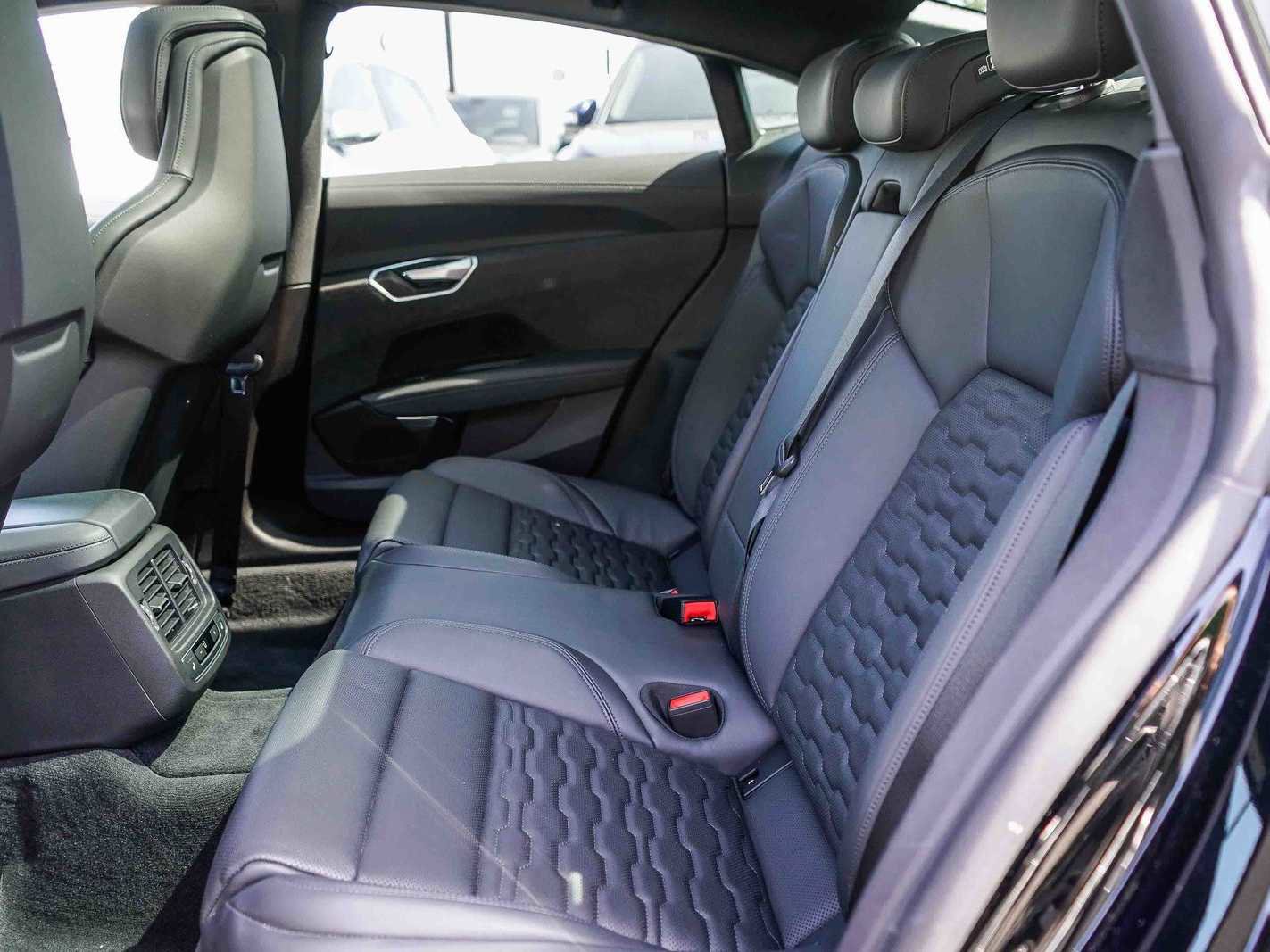 Used 2022 Audi e-tron GT Prestige w/ Prestige Package image 18