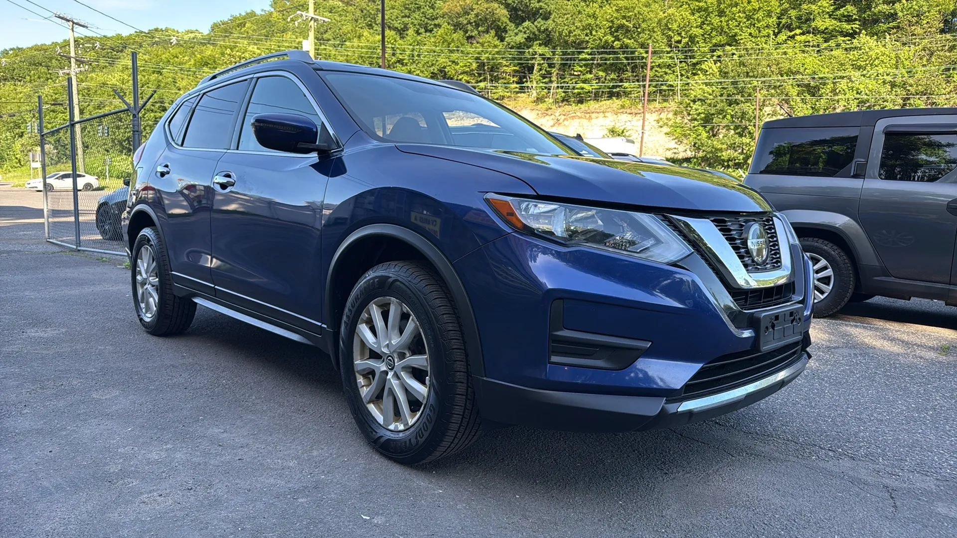 Used 2018 Nissan Rogue SV AWD/4WD image 1